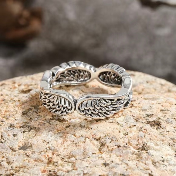 🎉 HP 🎉 Lovely Angel Wing Feather Ring - Picture 2 of 6
